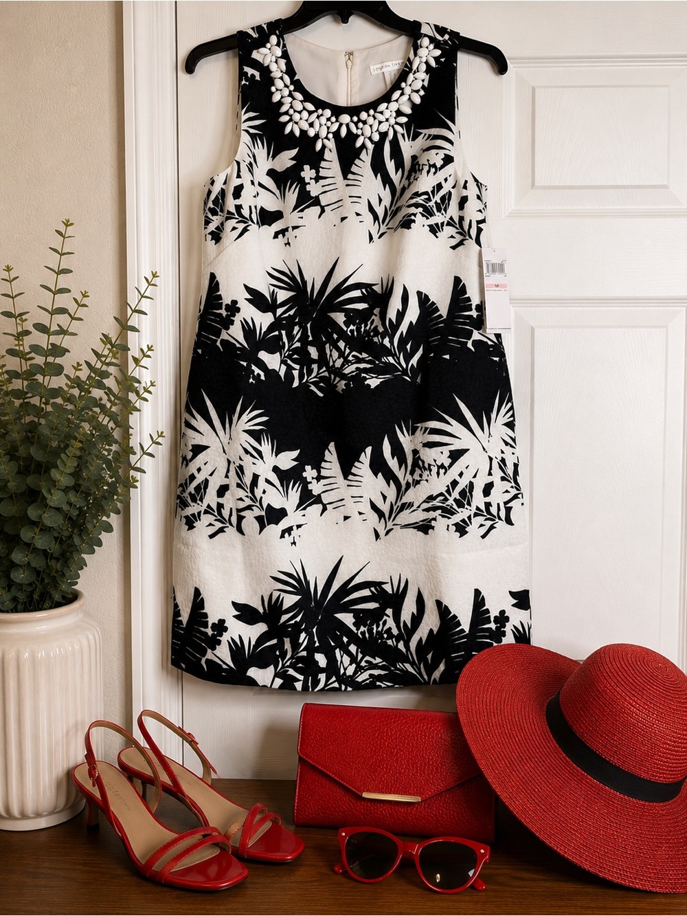 London Times Black & White Floral-Leaf Sleeveless Dress